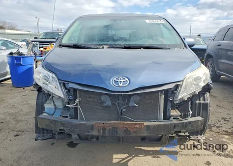 2014 Toyota Sienna Xle z USA, uszkodzony, nr VIN 5TDDK3DC8ES072456